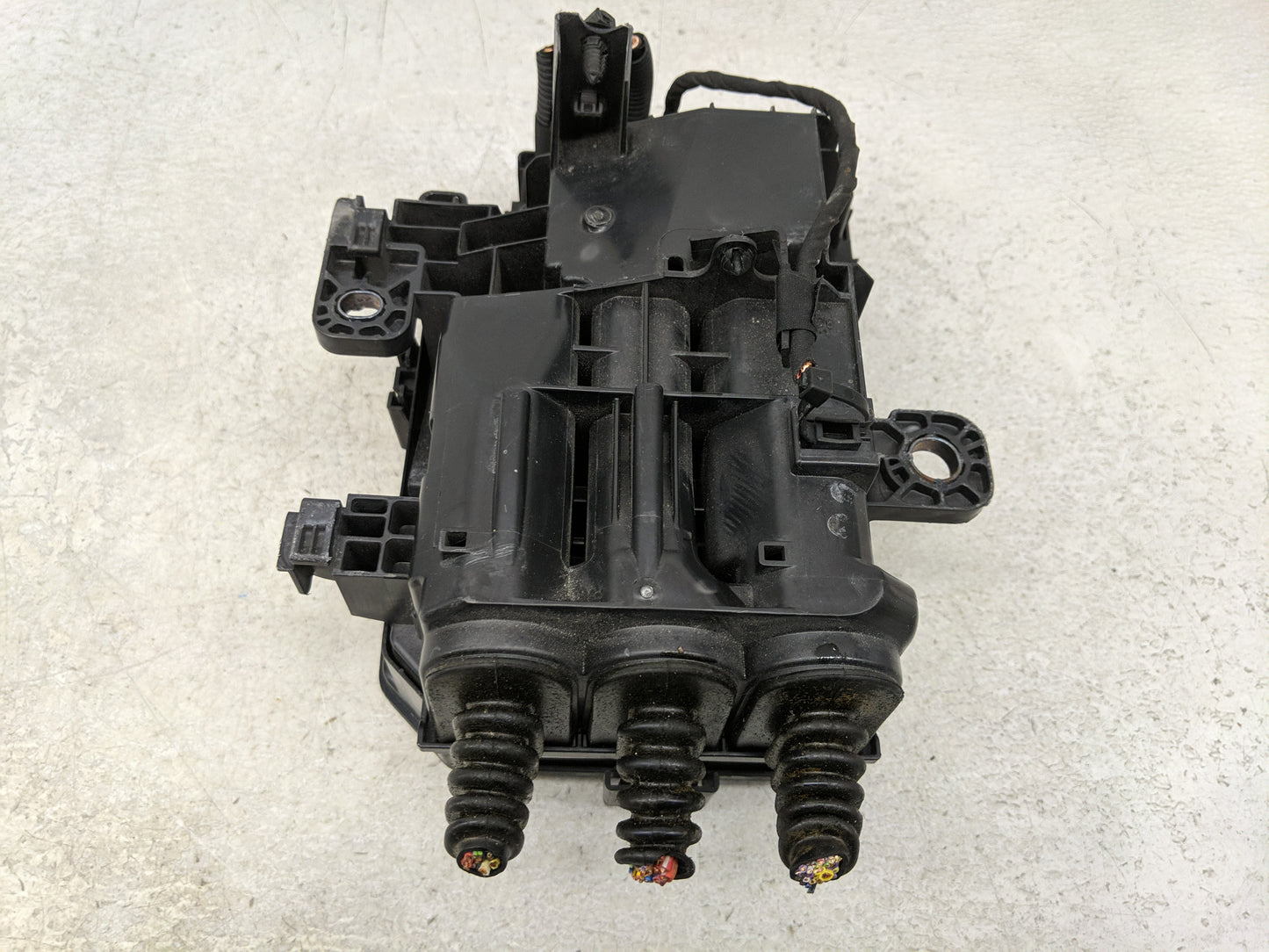 2018-2022 Chevrolet Equinox Fusebox Fuse Box Panel Relay Module P/N:84809671 Fits Fits 2018 2019 2020 2021 2022 OEM Used Aut