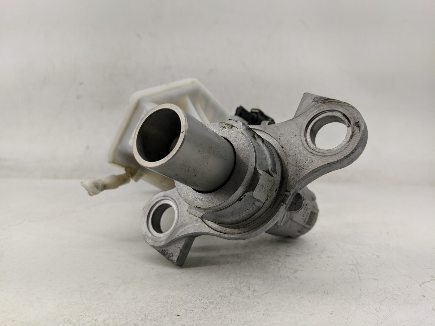 2018-2022 Chevrolet Equinox Brake Master Cylinder 1311492 - Oemusedautoparts1.com