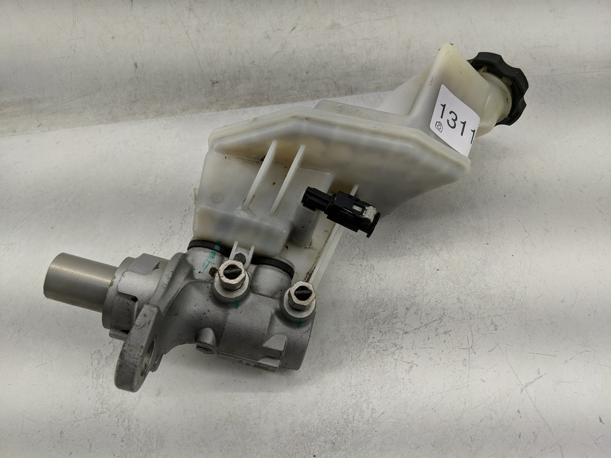 2018-2022 Chevrolet Equinox Brake Master Cylinder 1311492 - Oemusedautoparts1.com
