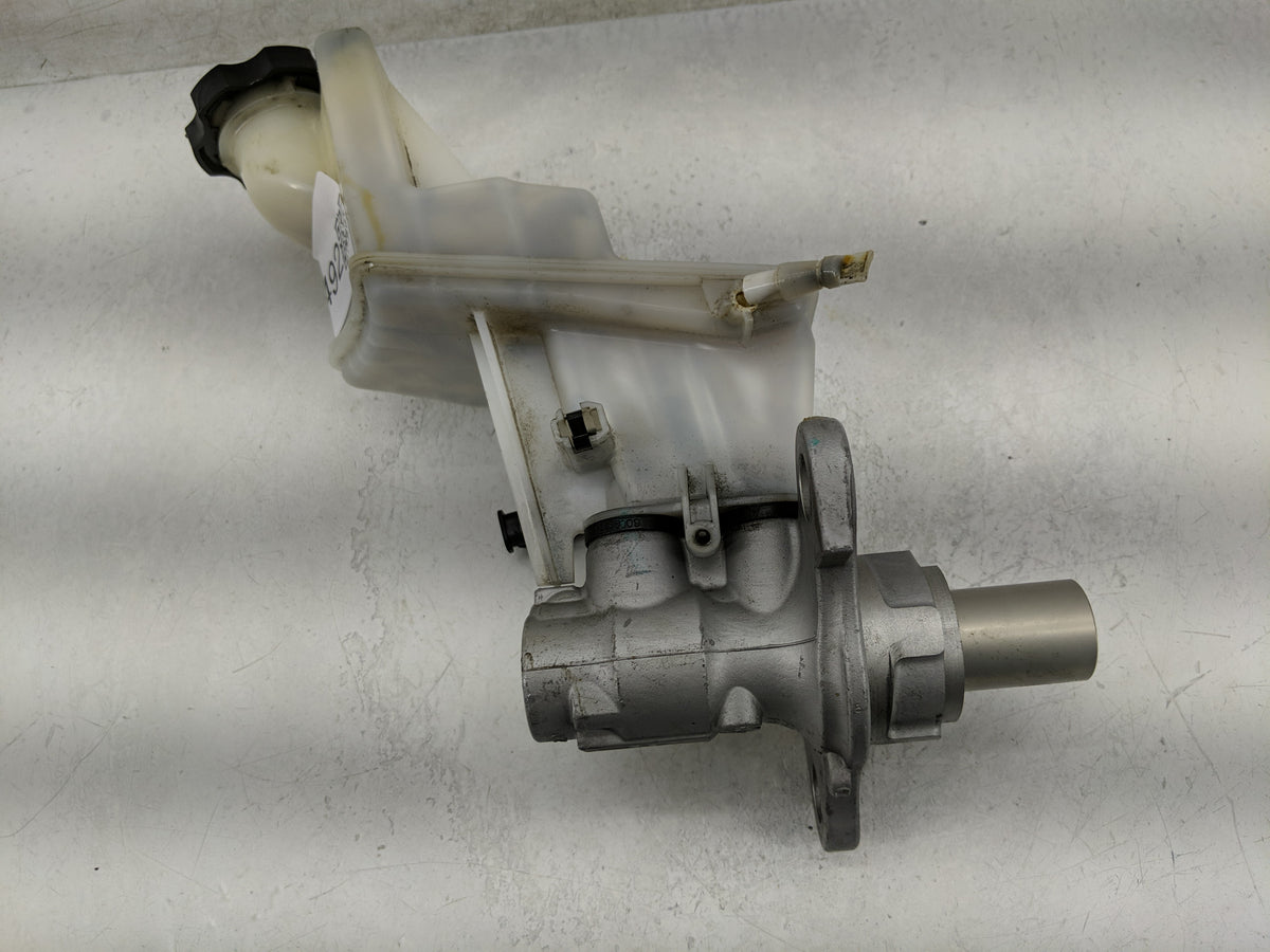 2018-2022 Chevrolet Equinox Brake Master Cylinder 1311492 - Oemusedautoparts1.com