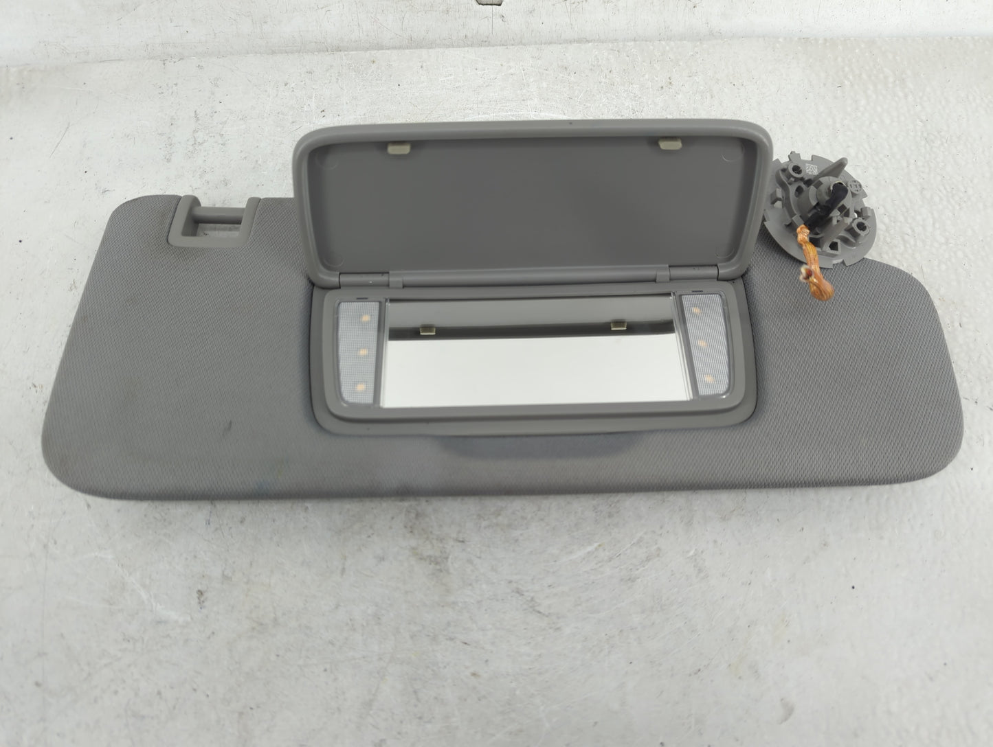 2018-2019 Chevrolet Equinox Sun Visor Shade Replacement Passenger Right Mirror Fits Fits 2018 2019 OEM Used Auto Parts - Oem