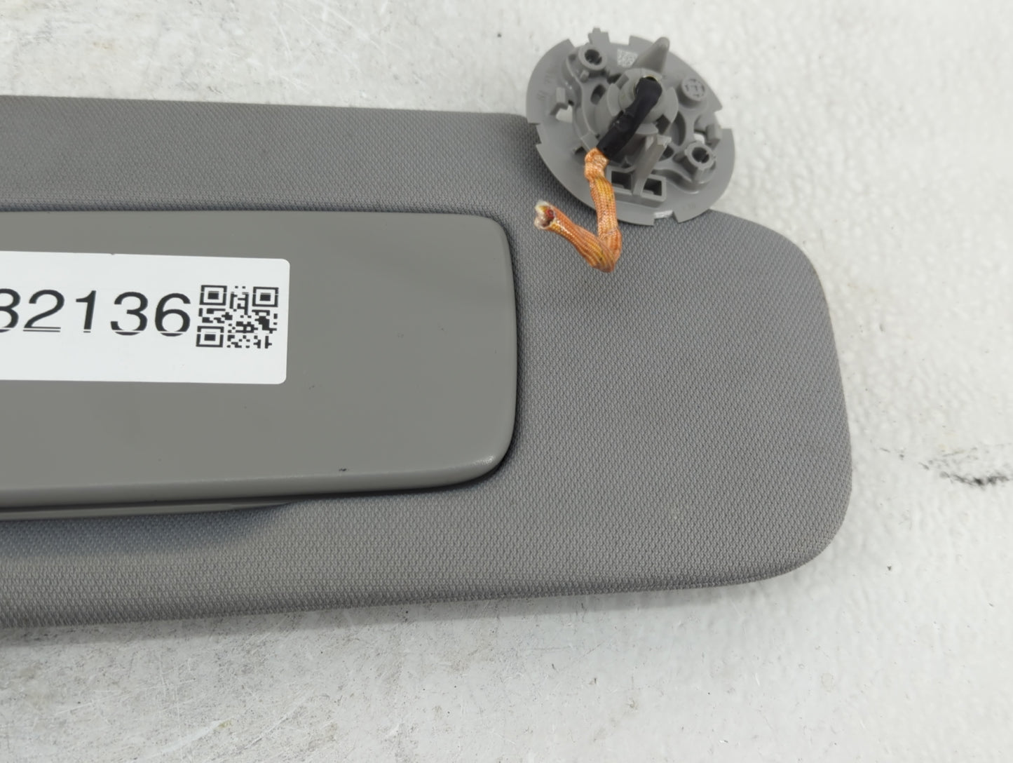 2018-2019 Chevrolet Equinox Sun Visor Shade Replacement Passenger Right Mirror Fits Fits 2018 2019 OEM Used Auto Parts - Oem