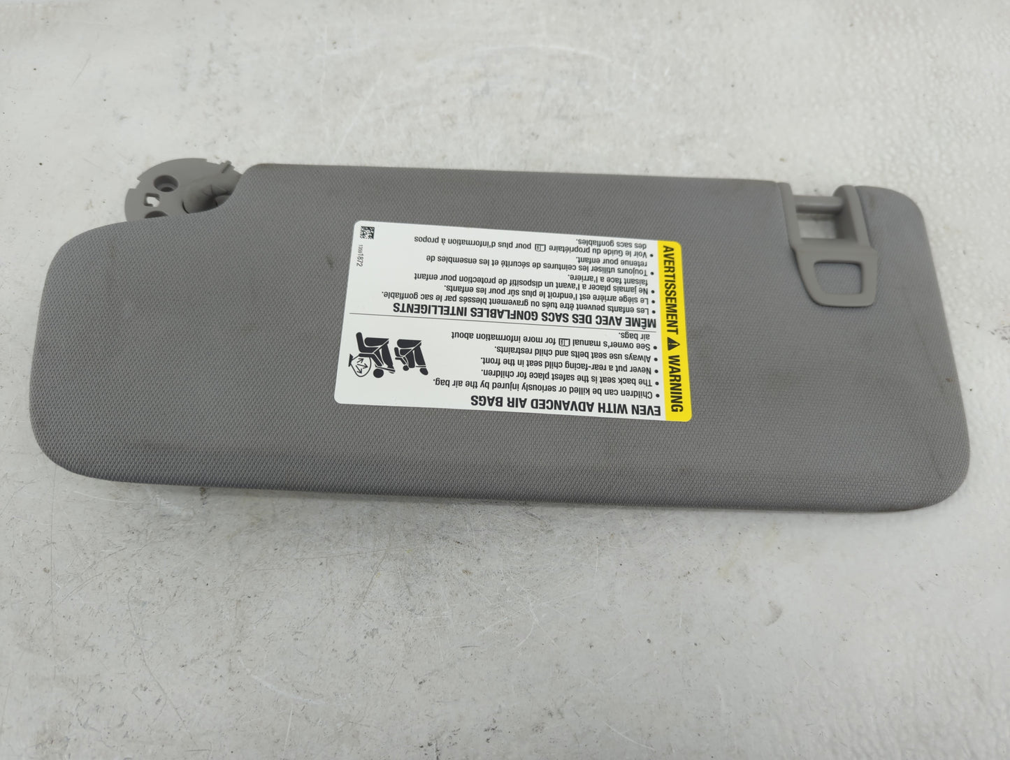 2018-2019 Chevrolet Equinox Sun Visor Shade Replacement Passenger Right Mirror Fits Fits 2018 2019 OEM Used Auto Parts - Oem