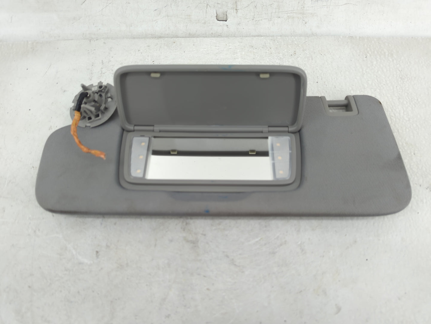 2018-2019 Chevrolet Equinox Sun Visor Shade Replacement Driver Left Mirror Fits Fits 2018 2019 OEM Used Auto Parts - Oemused