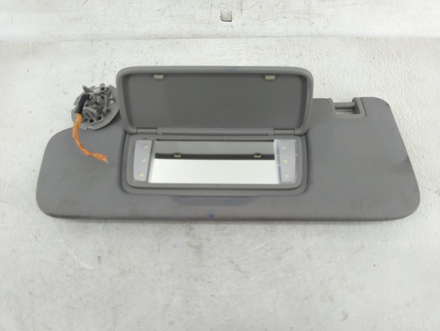 2018-2019 Chevrolet Equinox Sun Visor Shade Replacement Driver Left Mirror Fits Fits 2018 2019 OEM Used Auto Parts - Oemused