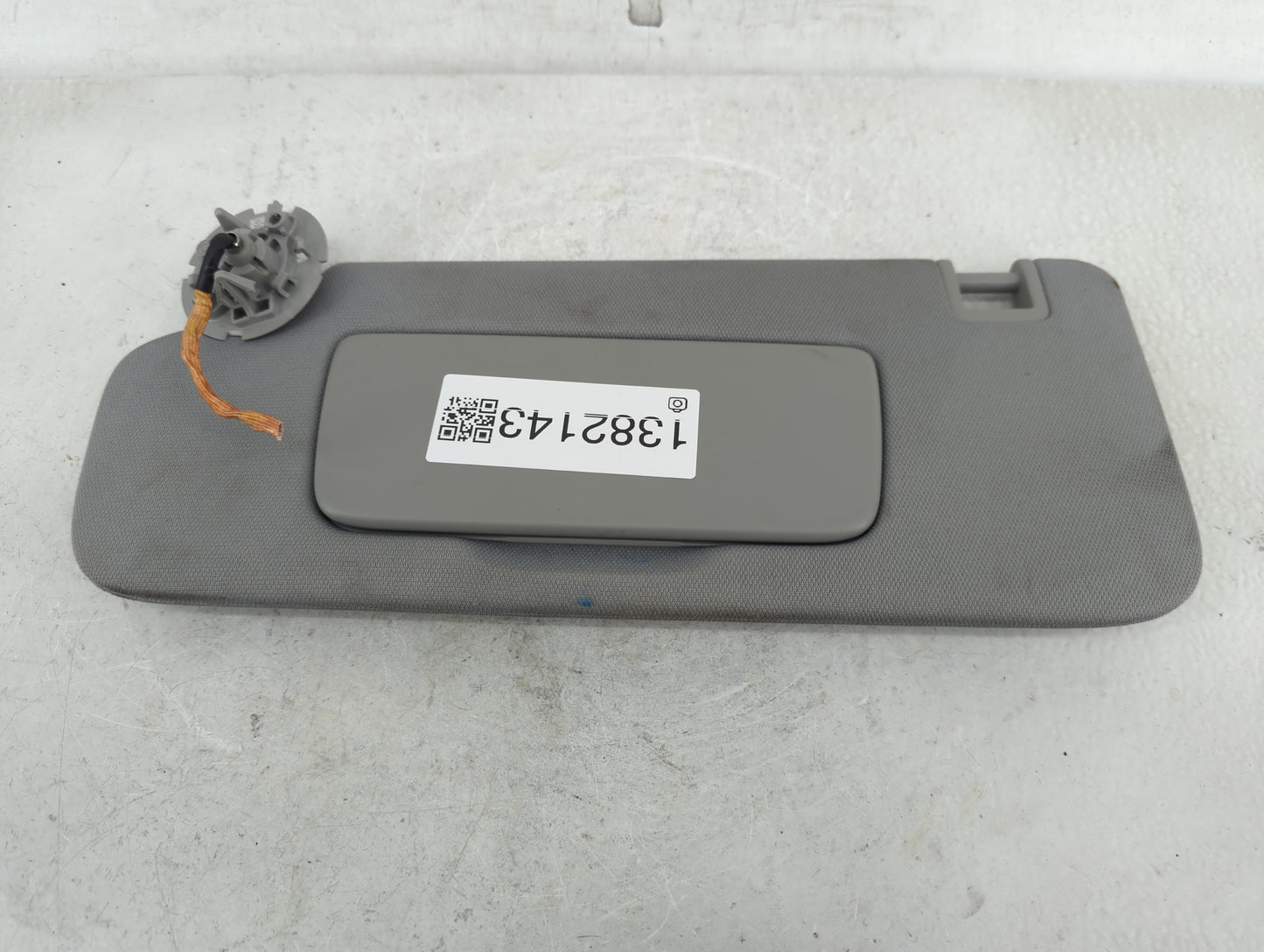 2018-2019 Chevrolet Equinox Sun Visor Shade Replacement Driver Left Mirror Fits Fits 2018 2019 OEM Used Auto Parts - Oemused