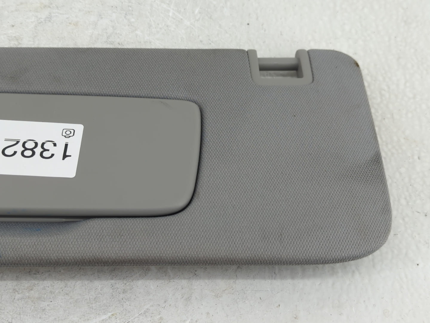 2018-2019 Chevrolet Equinox Sun Visor Shade Replacement Driver Left Mirror Fits Fits 2018 2019 OEM Used Auto Parts - Oemused