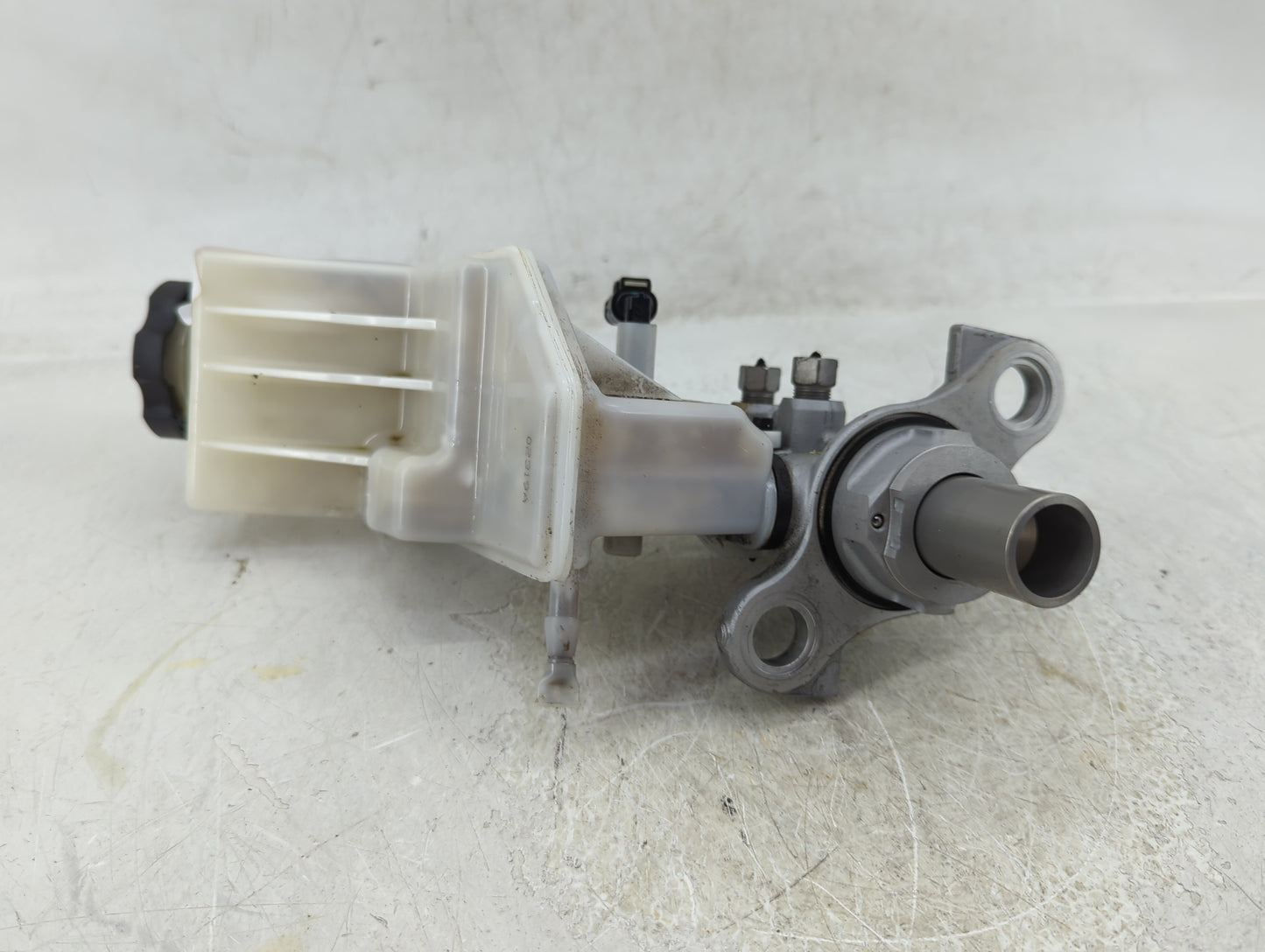2018-2022 Chevrolet Equinox Brake Master Cylinder 1383159 - Oemusedautoparts1.com