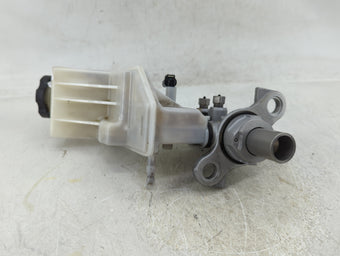 compare product 2018-2022 Chevrolet Equinox Brake Master Cylinder 1383159