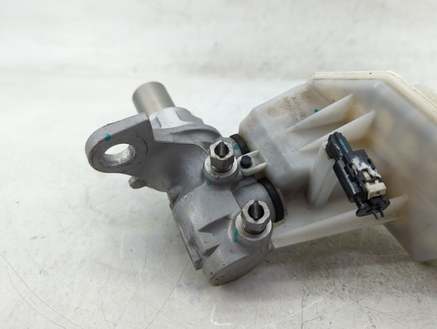 2018-2022 Chevrolet Equinox Brake Master Cylinder 1383159 - Oemusedautoparts1.com