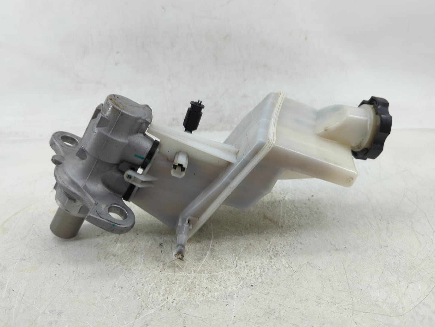 2018-2022 Chevrolet Equinox Brake Master Cylinder - Oemusedautoparts1.com