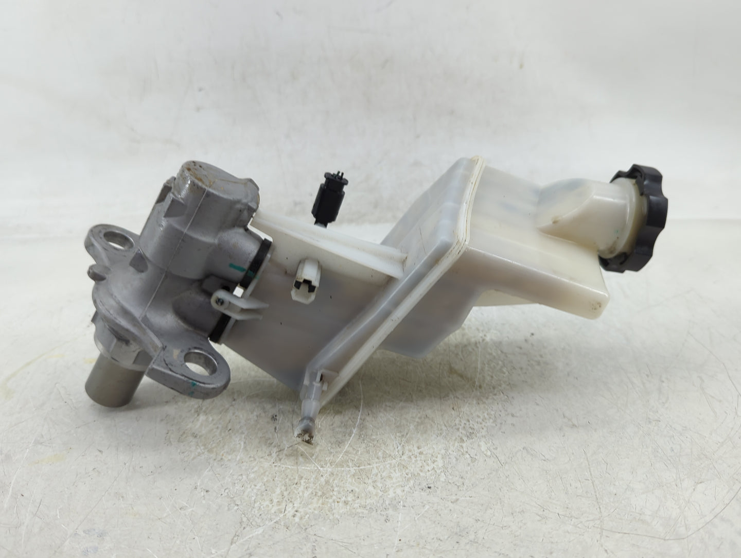 2018-2022 Chevrolet Equinox Brake Master Cylinder 1383159 - Oemusedautoparts1.com