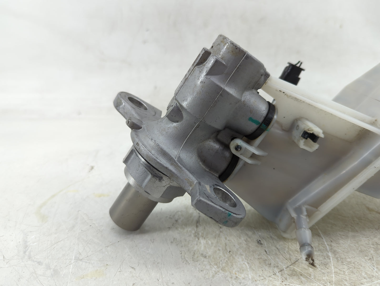 2018-2022 Chevrolet Equinox Brake Master Cylinder 1383159 - Oemusedautoparts1.com