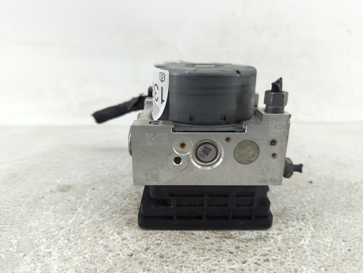 2019-2020 Chevrolet Equinox ABS Pump Control Module Replacement P/N:84560131 Fits Fits 2019 2020 2021 2022 OEM Used Auto Par