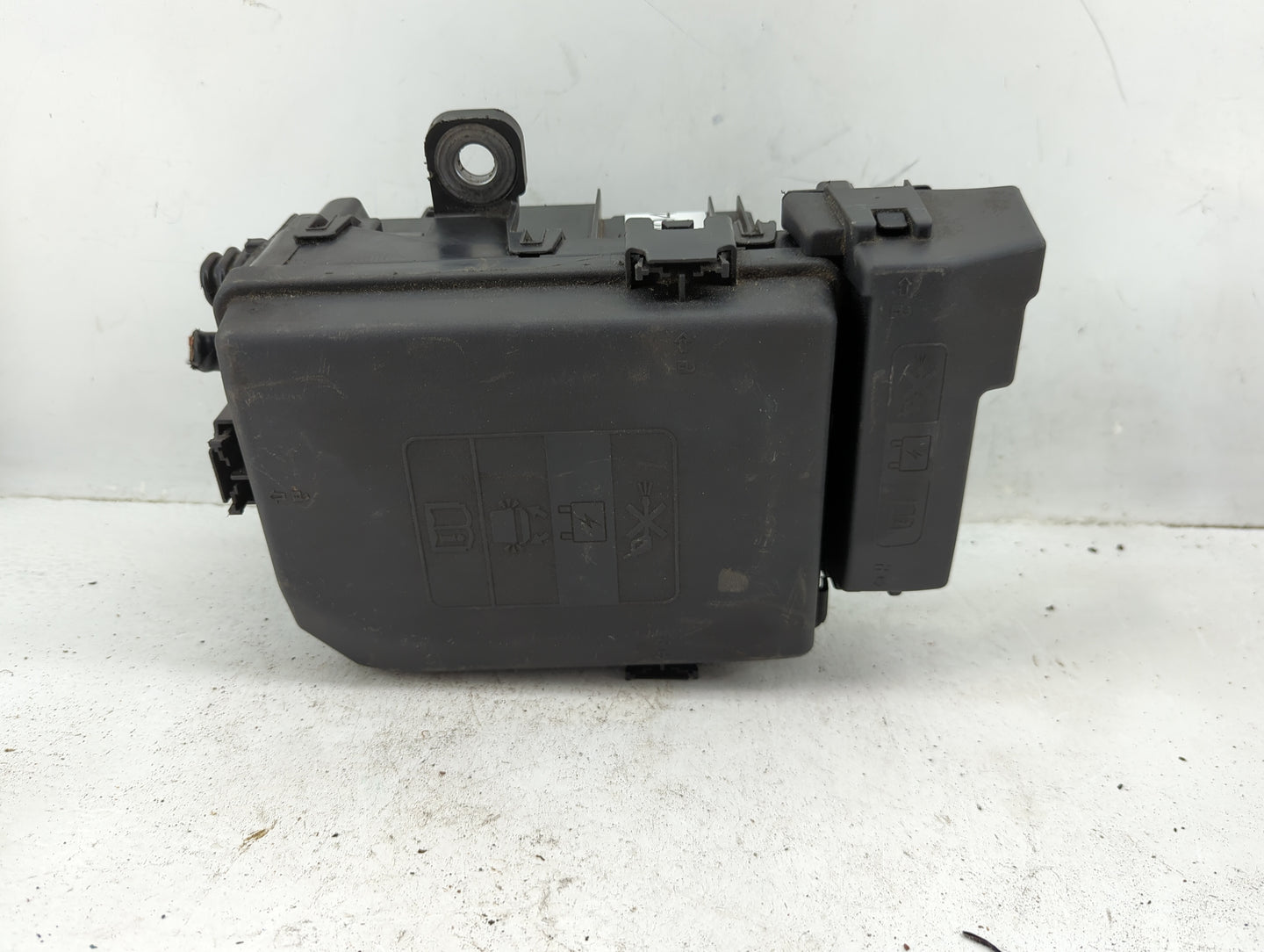 2018-2022 Chevrolet Equinox Fusebox Fuse Box Panel Relay Module P/N:812461952 23246682 Fits Fits 2018 2019 2020 2021 2022 OE