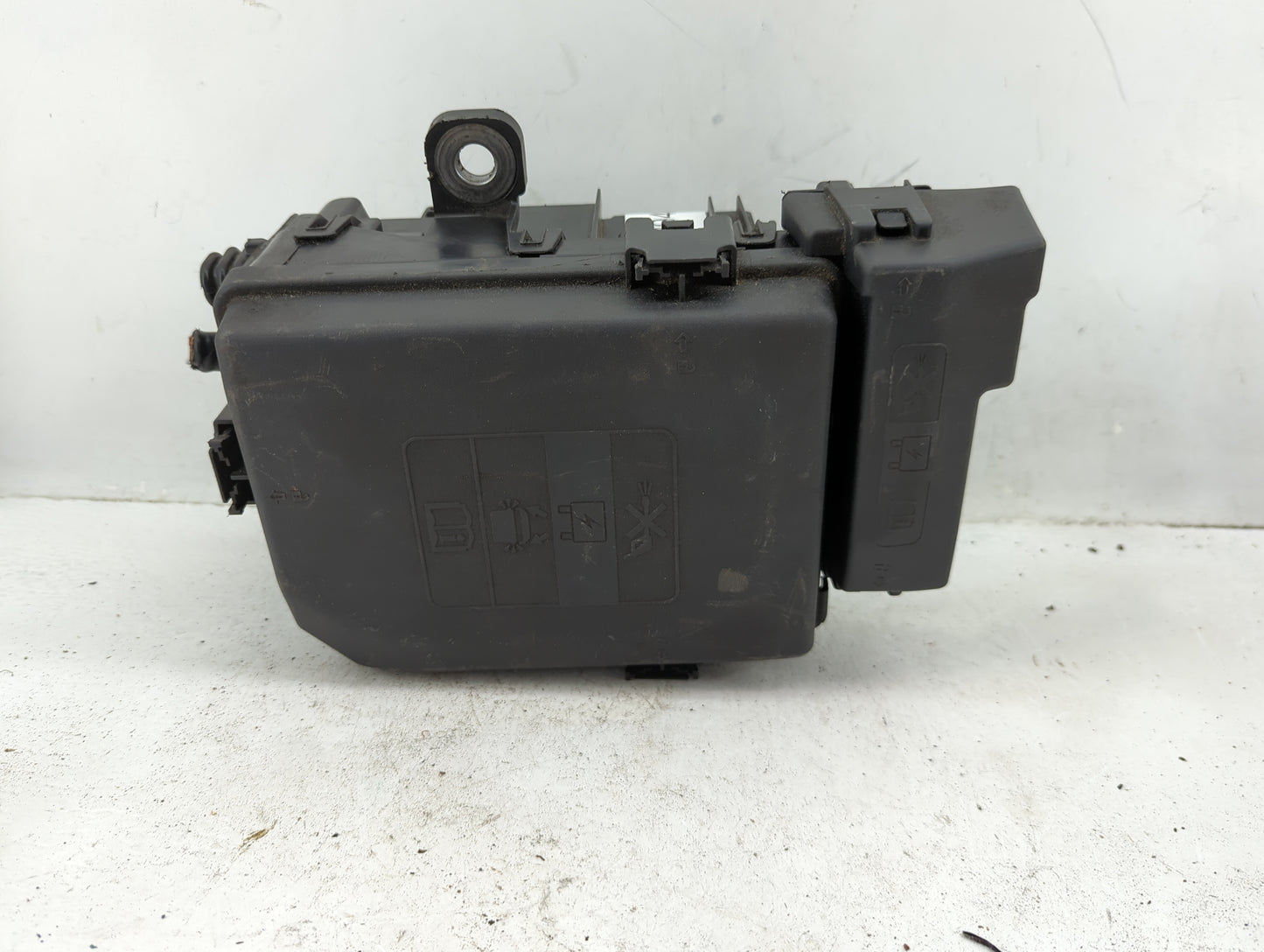 2018-2022 Chevrolet Equinox Fusebox Fuse Box Panel Relay Module P/N:812461952 23246682 Fits Fits 2018 2019 2020 2021 2022 OE