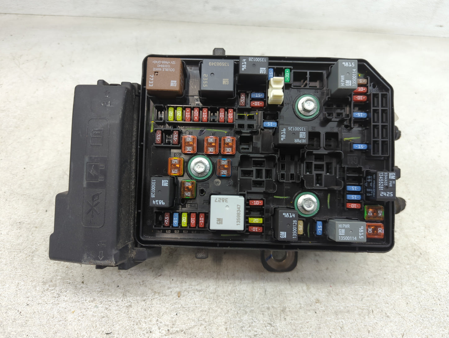 2018-2022 Chevrolet Equinox Fusebox Fuse Box Panel Relay Module P/N:84733372 Fits Fits 2018 2019 2020 2021 2022 OEM Used Aut