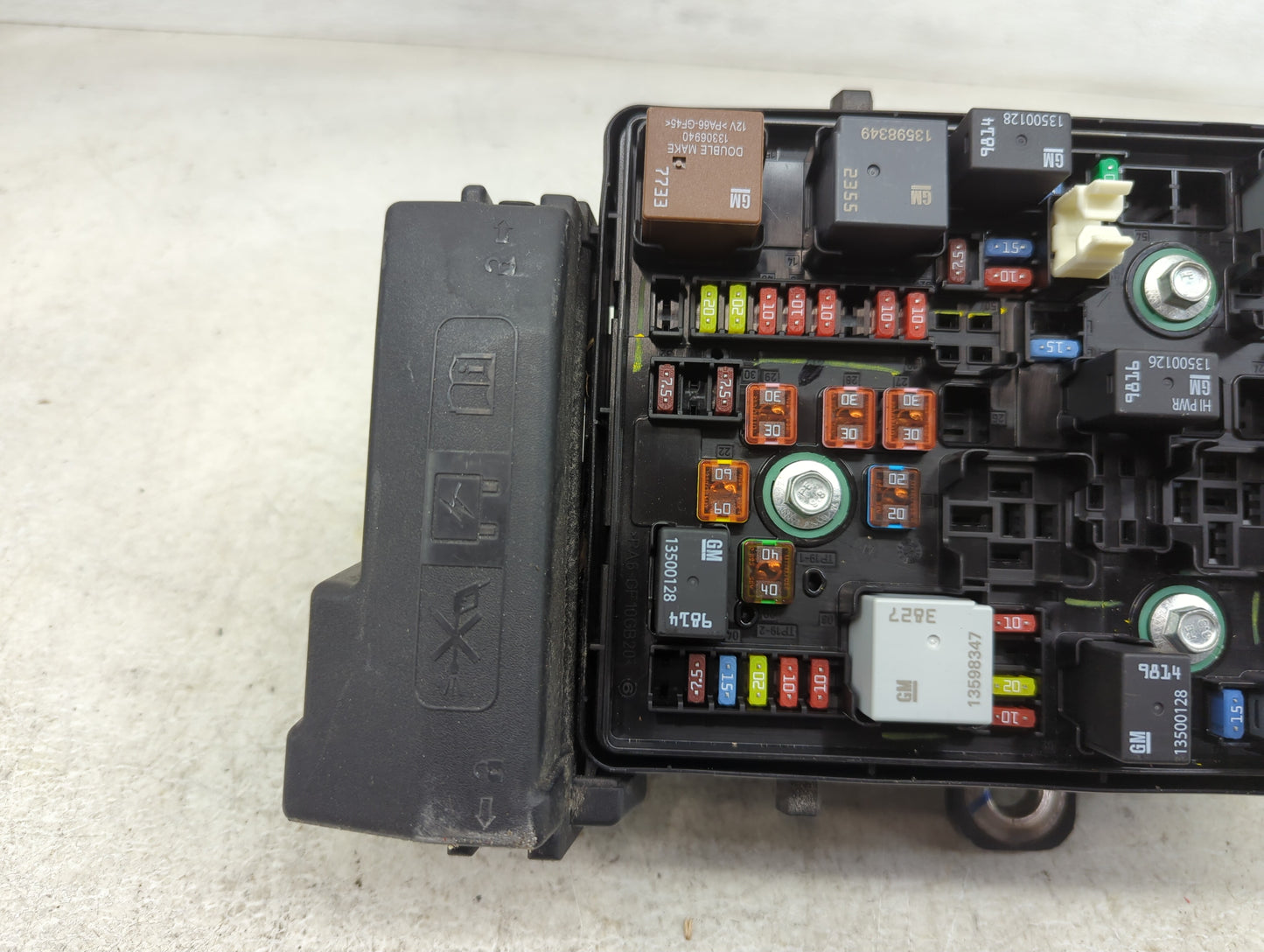 2018-2022 Chevrolet Equinox Fusebox Fuse Box Panel Relay Module P/N:84733372 Fits Fits 2018 2019 2020 2021 2022 OEM Used Aut