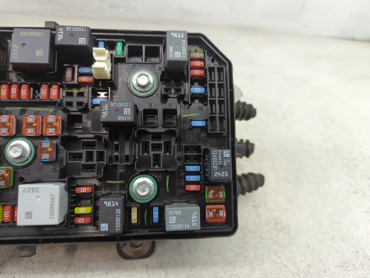 2018-2022 Chevrolet Equinox Fusebox Fuse Box Panel Relay Module P/N:84733372 Fits Fits 2018 2019 2020 2021 2022 OEM Used Aut