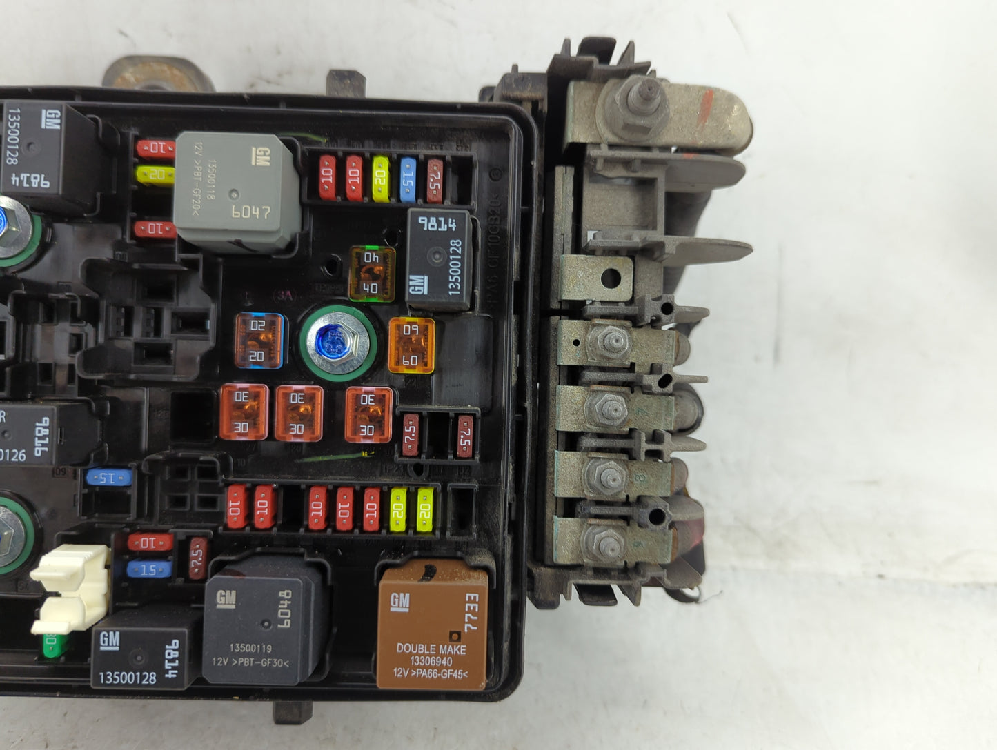 2018-2022 Chevrolet Equinox Fusebox Fuse Box Panel Relay Module P/N:812461952 84582317 Fits Fits 2018 2019 2020 2021 2022 OE