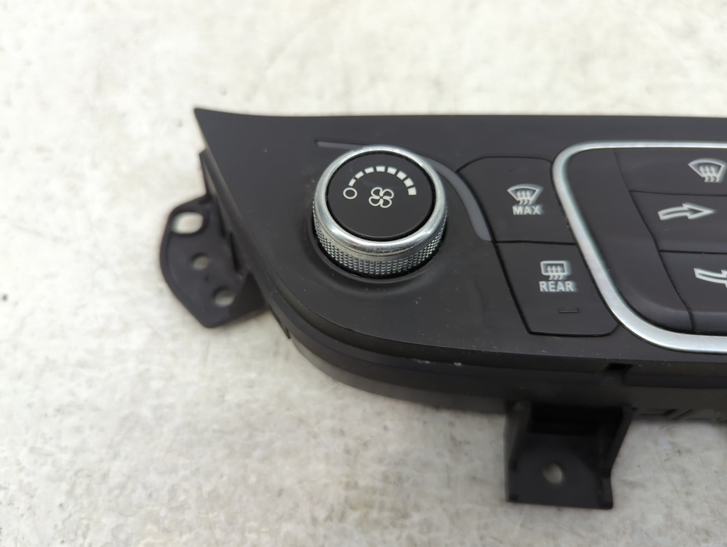 2018-2019 Chevrolet Equinox Climate Control Module Temperature AC/Heater Replacement P/N:84422503 Fits Fits 2018 2019 OEM Us