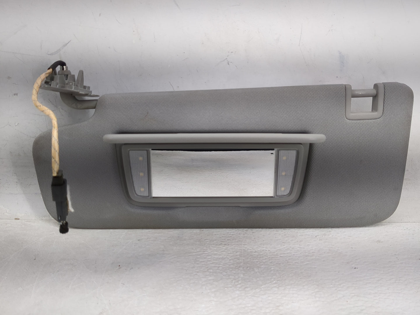 2018-2019 Chevrolet Equinox Sun Visor Shade Replacement Driver Left Mirror Fits Fits 2018 2019 OEM Used Auto Parts - Oemused