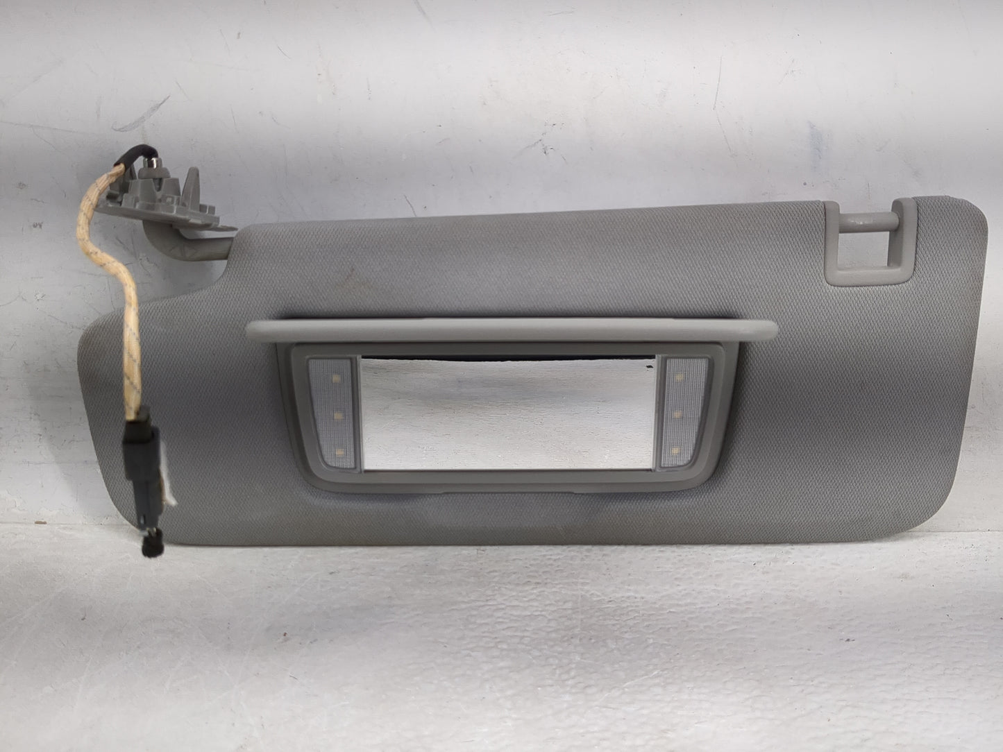 2018-2019 Chevrolet Equinox Sun Visor Shade Replacement Driver Left Mirror Fits Fits 2018 2019 OEM Used Auto Parts - Oemused