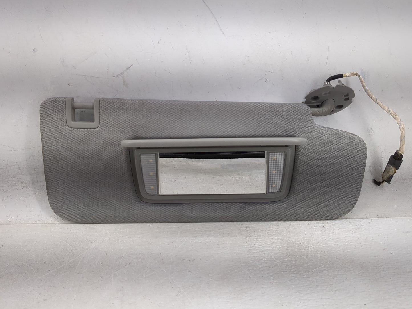 2018-2019 Chevrolet Equinox Sun Visor Shade Replacement Passenger Right Mirror Fits Fits 2018 2019 OEM Used Auto Parts - Oem