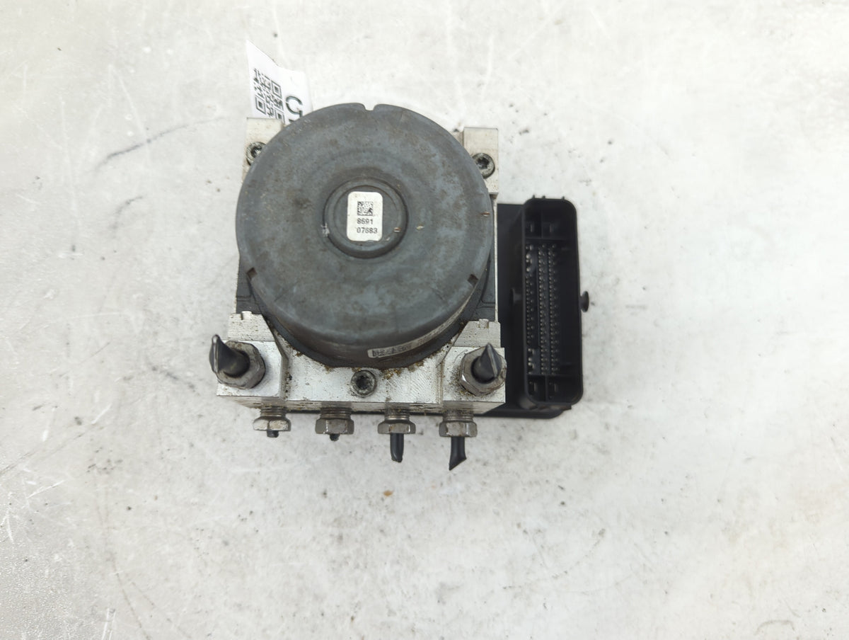 2018-2019 Chevrolet Equinox Anti-Lock Brake ABS Pump Module Actuator OEM P/N:84414759 Fits Fits 2018 2019 2020 2021 OEM Used