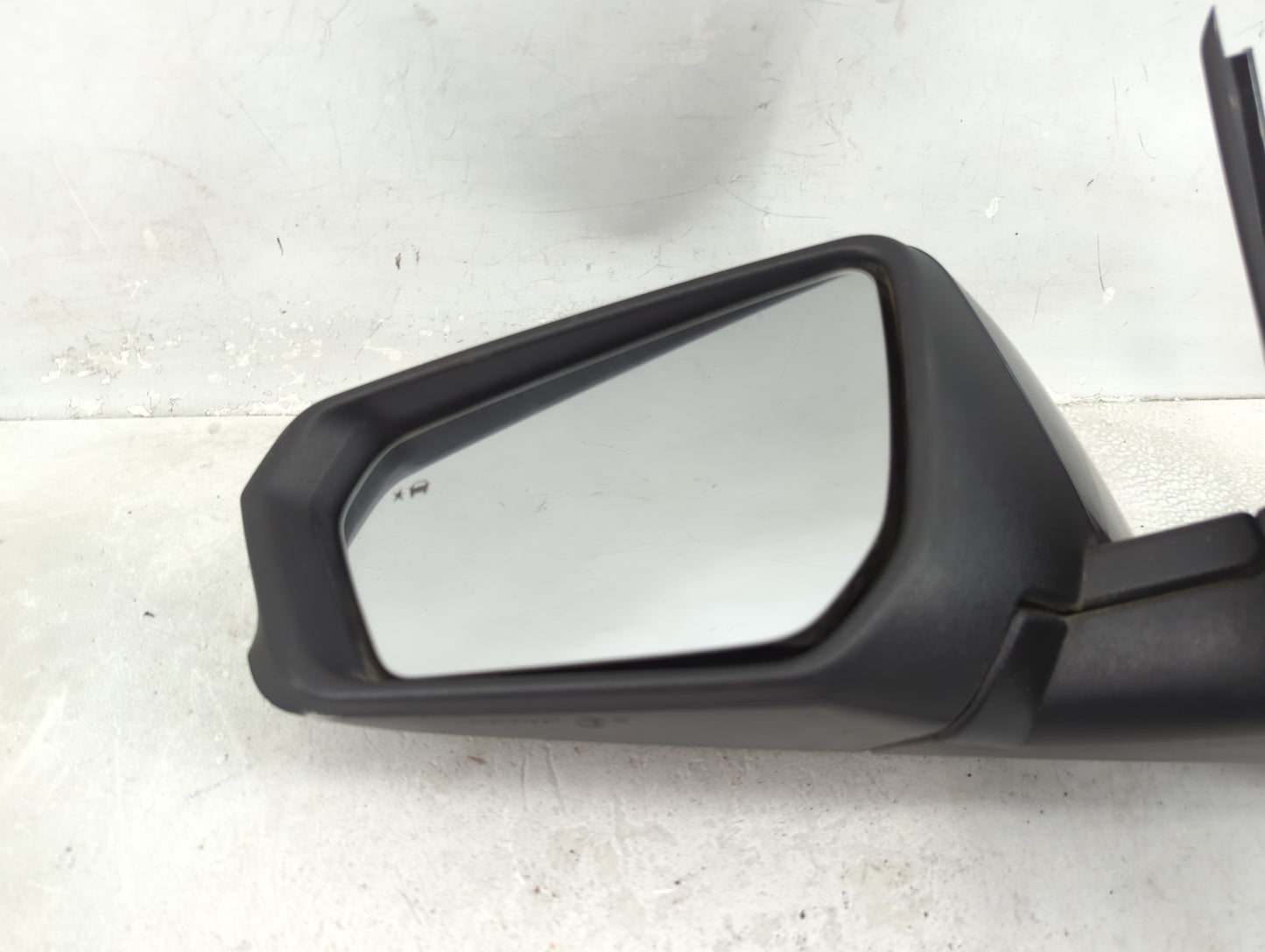 2018-2020 Chevrolet Equinox Driver Side View Mirror - Left Door Mirror OEM Used - Oemusedautoparts1.com