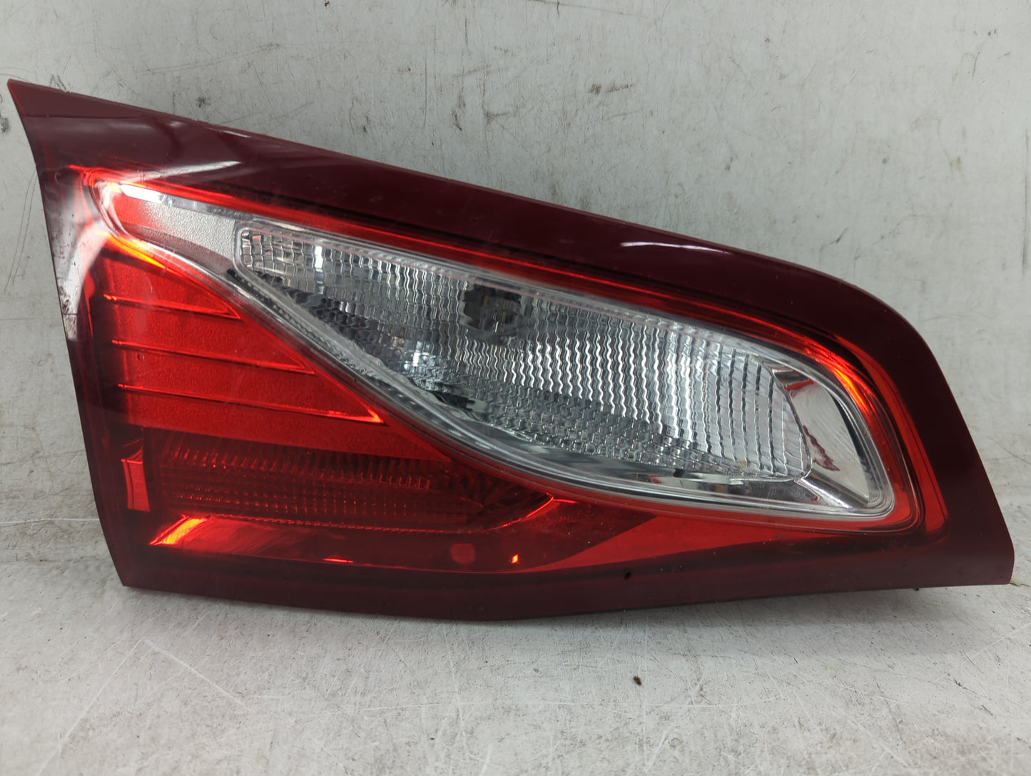 2018-2019 Chevrolet Equinox Driver Left Side Deck Lid Mounted Tail Light - Oemusedautoparts1.com