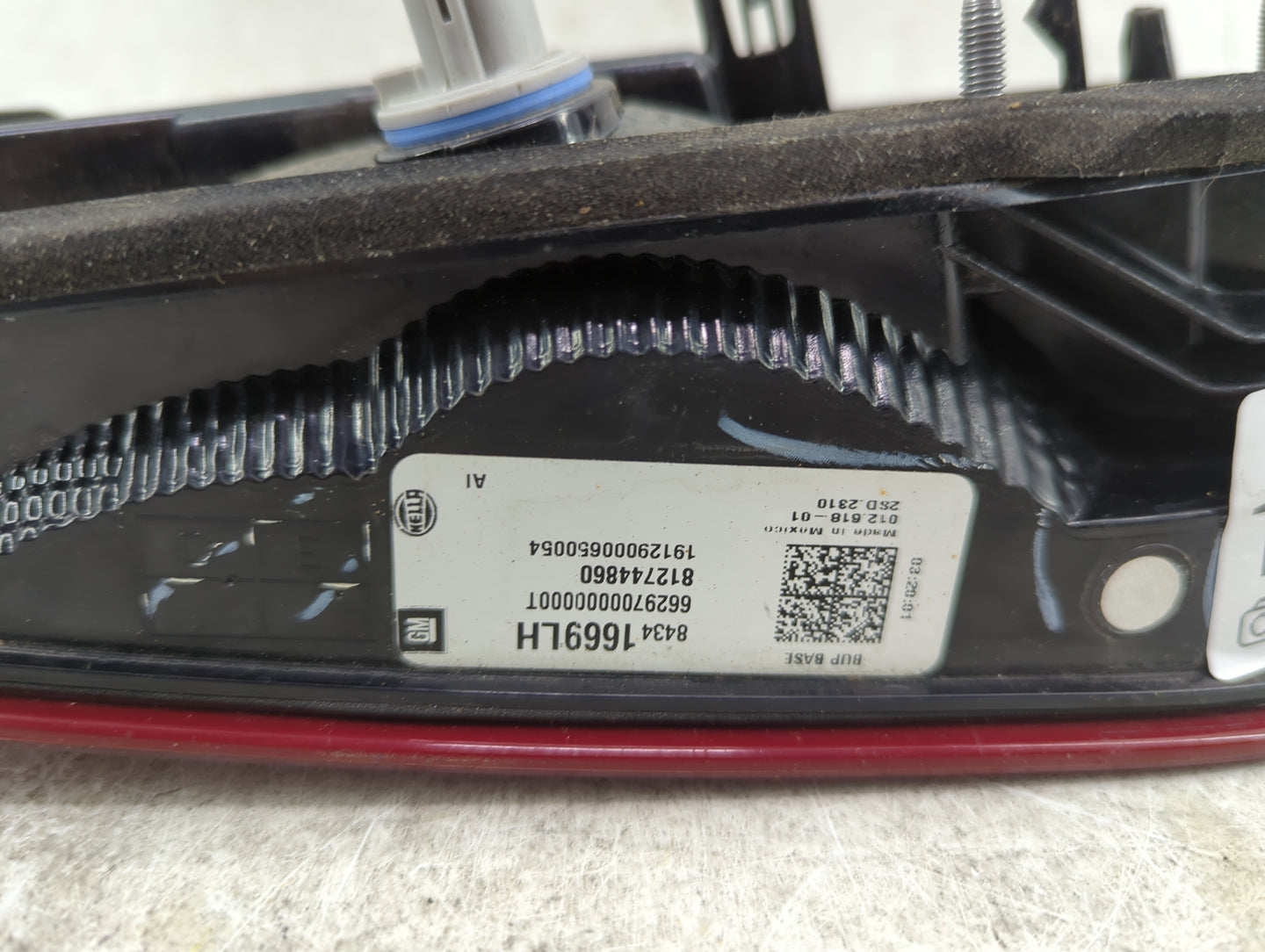 2018-2019 Chevrolet Equinox Driver Left Side Deck Lid Mounted Tail Light - Oemusedautoparts1.com