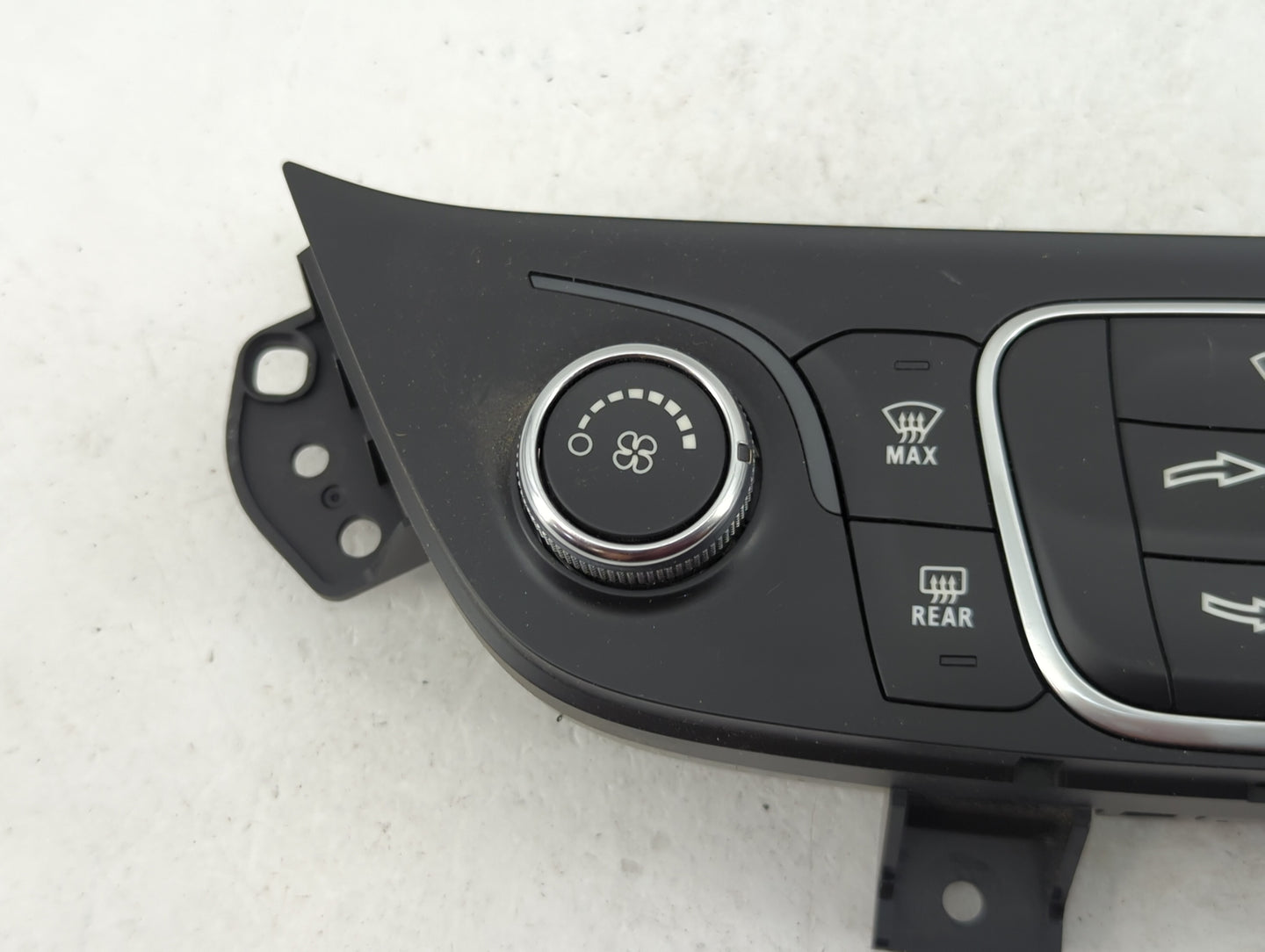2019-2021 Chevrolet Equinox Climate Control Module Temperature AC/Heater Replacement P/N:84422503 QFGM4D4A Fits OEM Used Aut