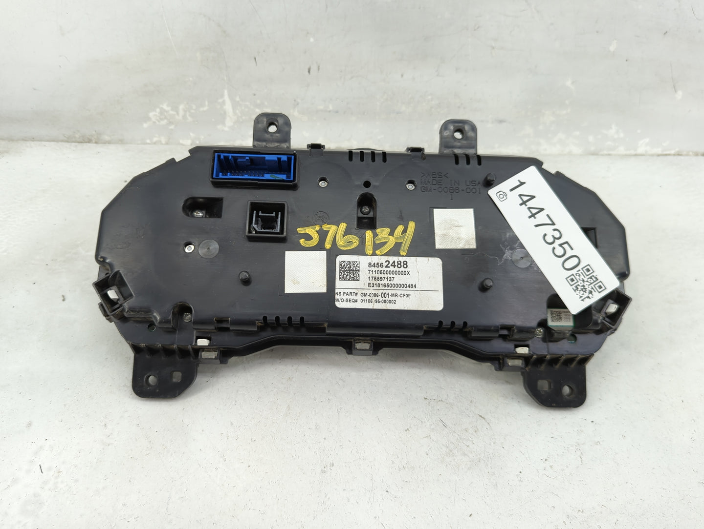 2019 Chevrolet Equinox Instrument Cluster Speedometer Gauges P/N:84562488 GM-0086-001-MR-CF0F Fits OEM Used Auto Parts - Oem