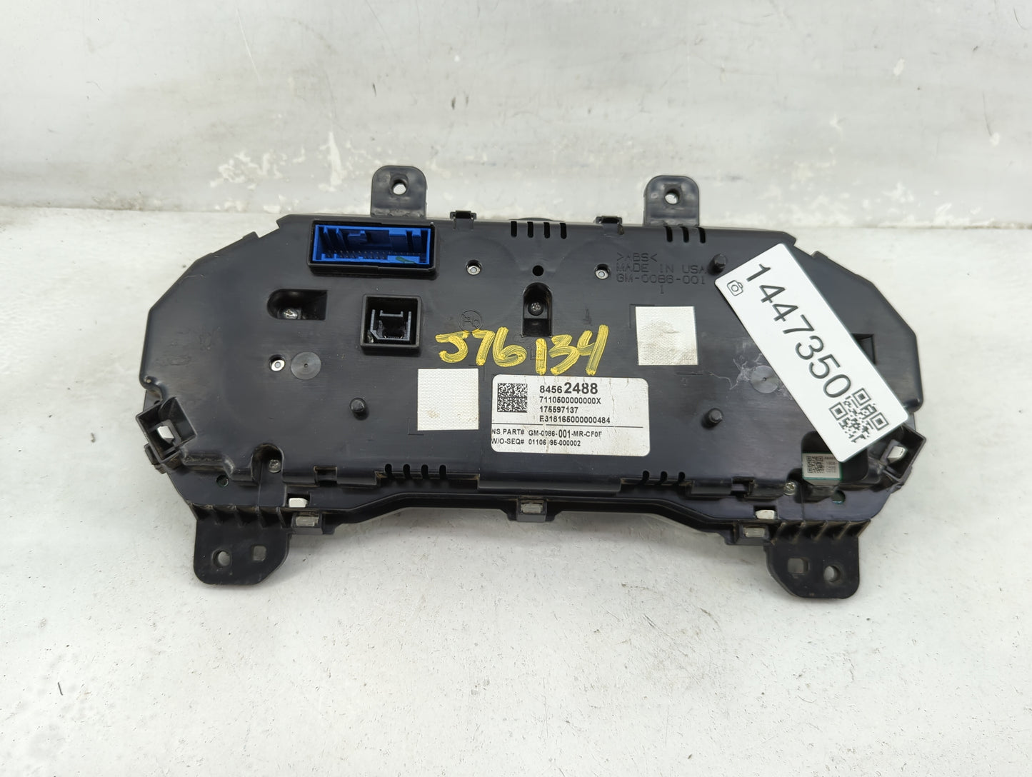 2019 Chevrolet Equinox Instrument Cluster Speedometer Gauges P/N:84562488 GM-0086-001-MR-CF0F Fits OEM Used Auto Parts - Oem