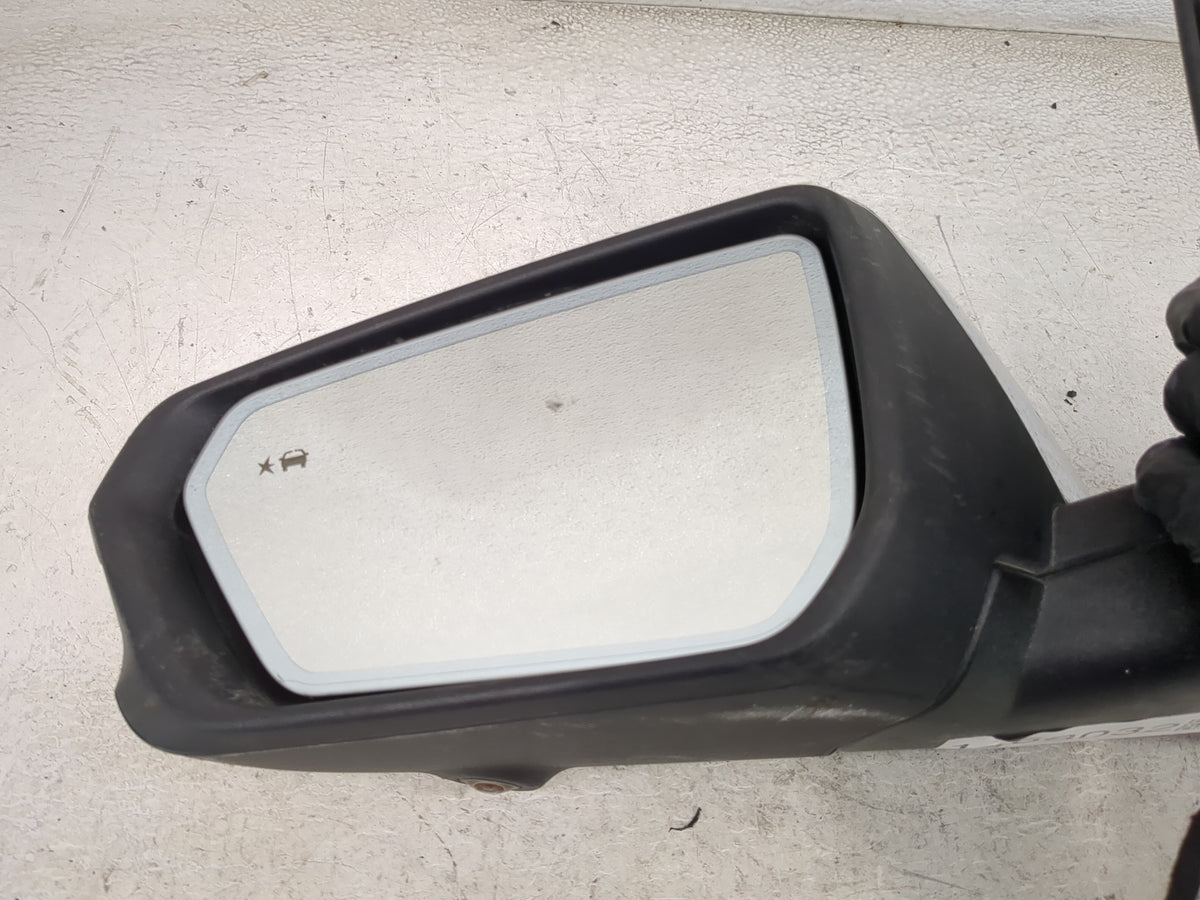 2019 Chevrolet Equinox Driver Side View Mirror - Left Door Mirror OEM Used - Oemusedautoparts1.com