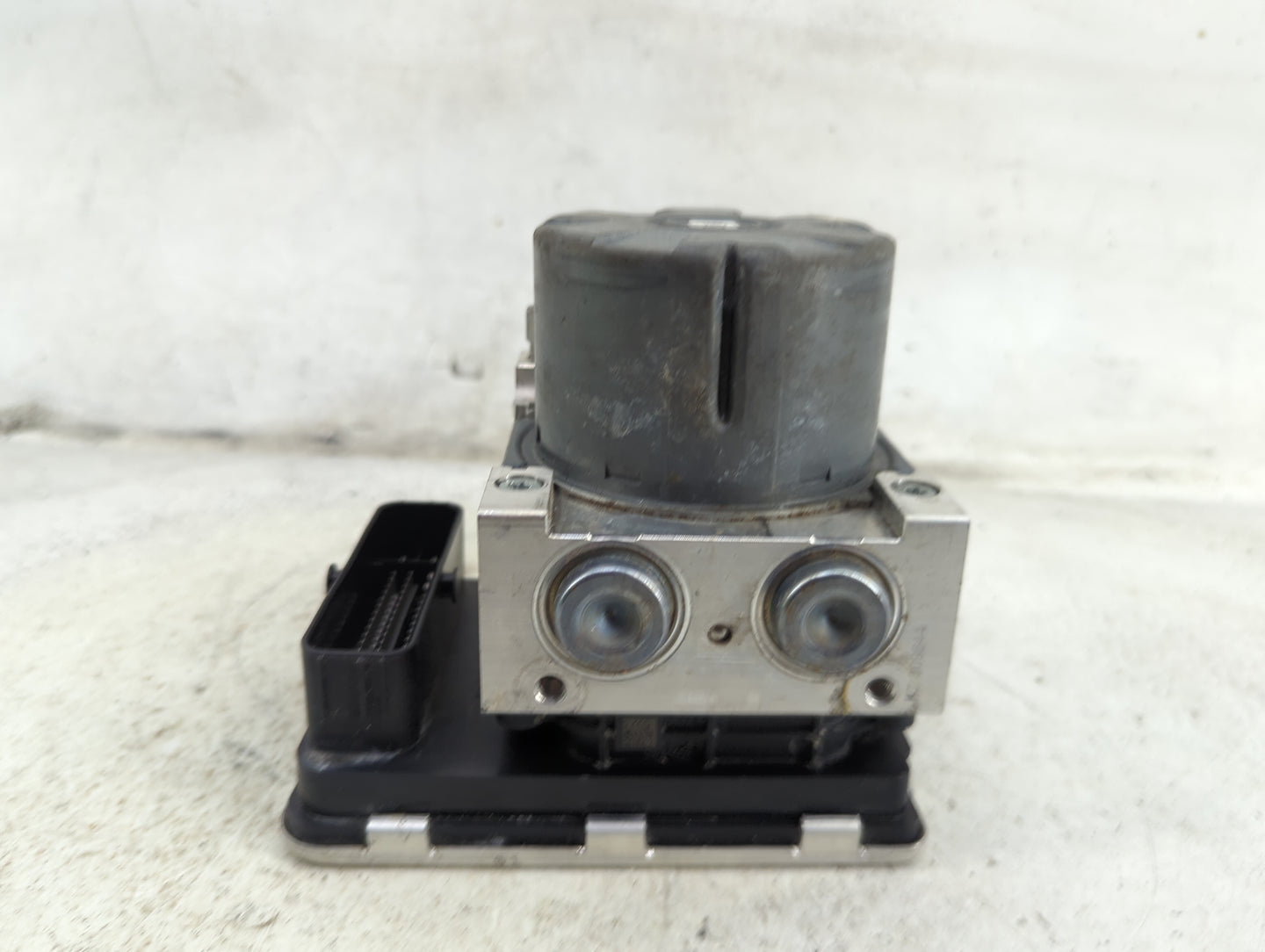 2019-2020 Chevrolet Equinox ABS Pump Control Module Replacement P/N:84715331 68212819 Fits Fits 2019 2020 2021 2022 OEM Used