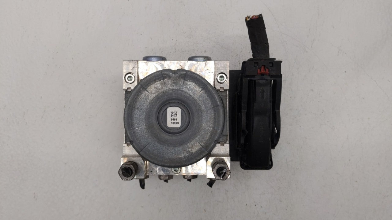 2018-2019 Chevrolet Equinox ABS Pump Control Module Replacement P/N:84718763 Fits Fits 2018 2019 2020 2021 OEM Used Auto Par