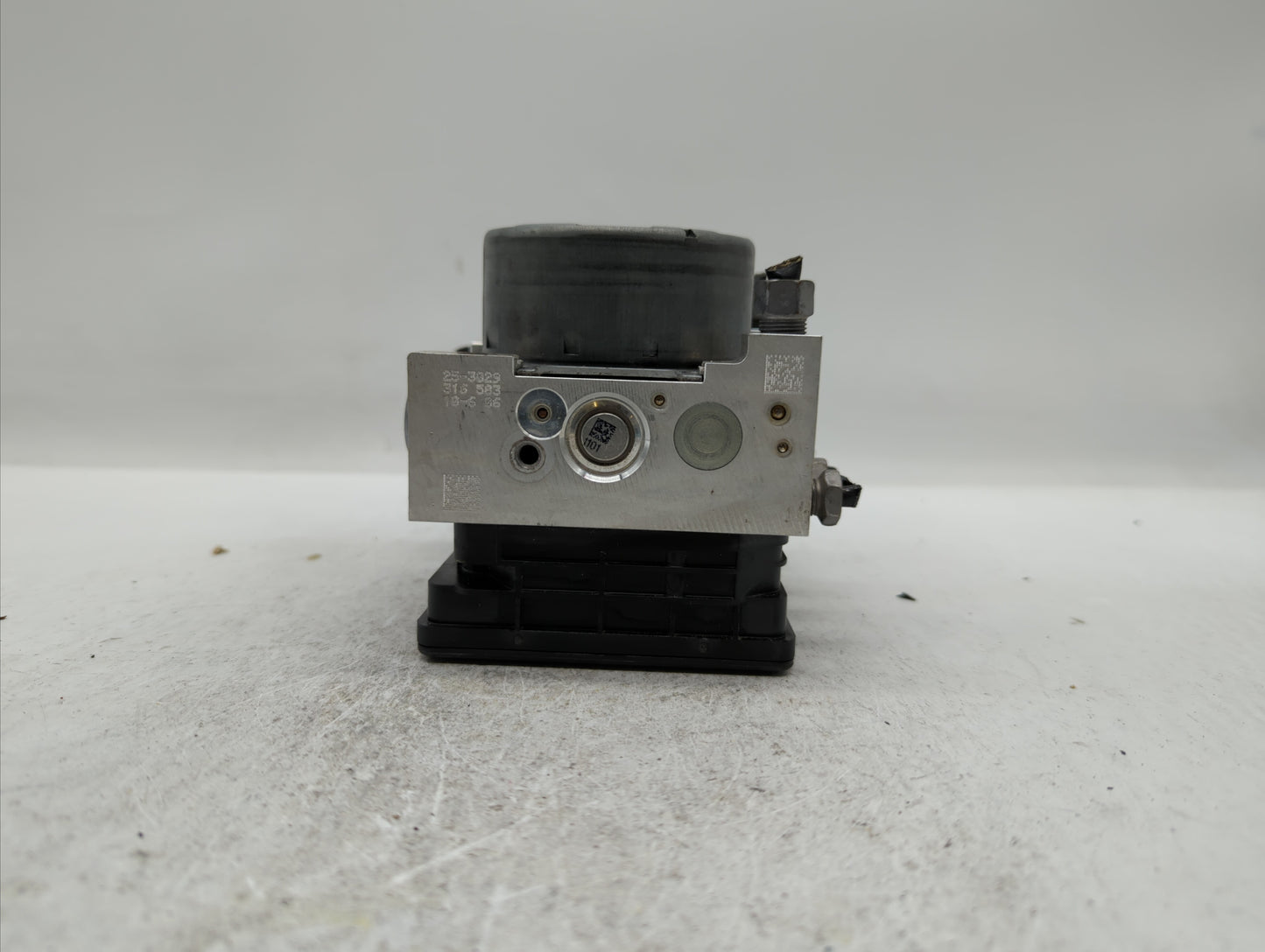 2018-2019 Chevrolet Equinox ABS Pump Control Module Replacement P/N:84560131 Fits Fits 2018 2019 OEM Used Auto Parts - Oemus