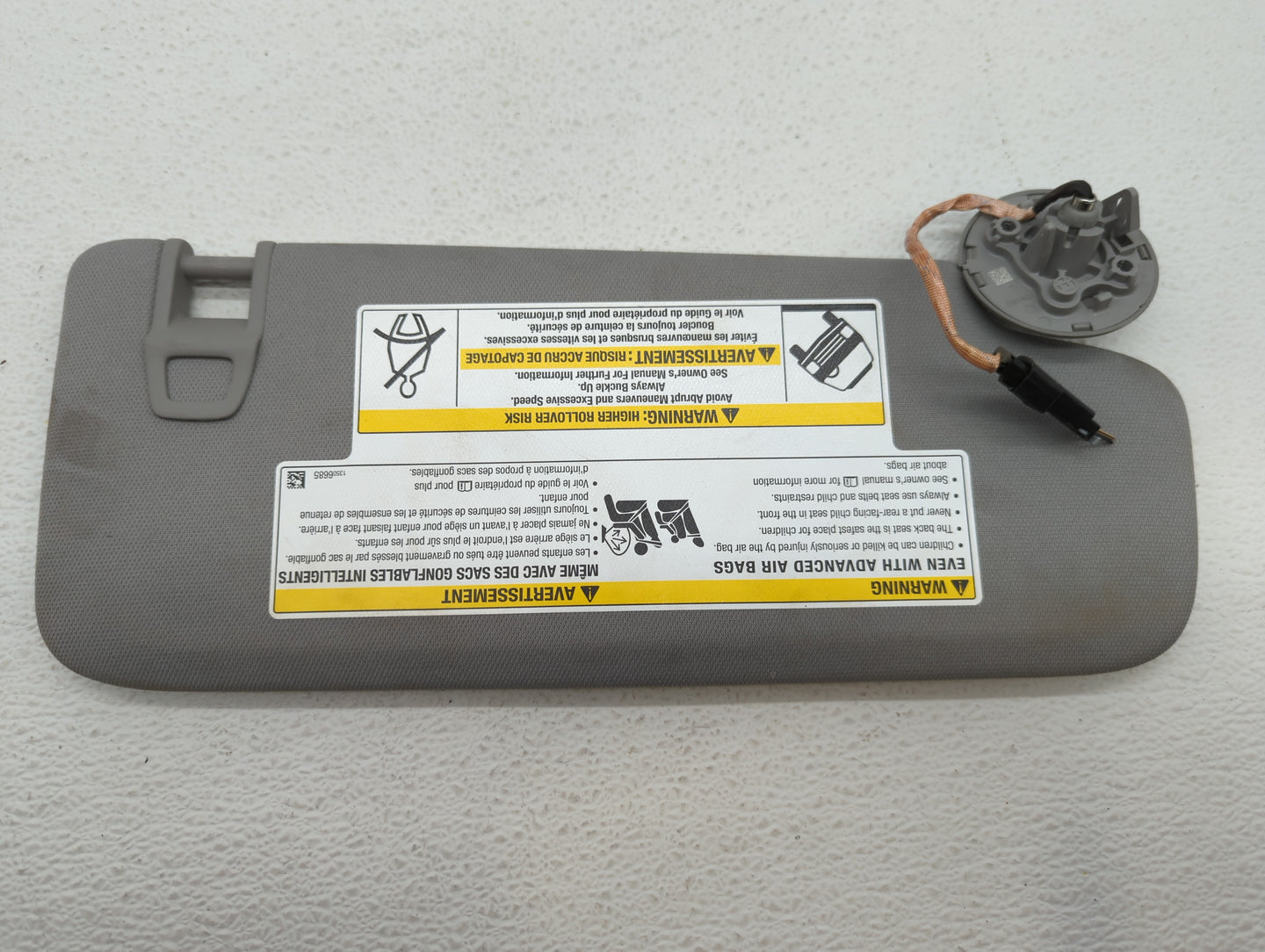 2018-2019 Chevrolet Equinox Sun Visor Shade Replacement Driver Left Mirror Fits Fits 2018 2019 OEM Used Auto Parts - Oemused