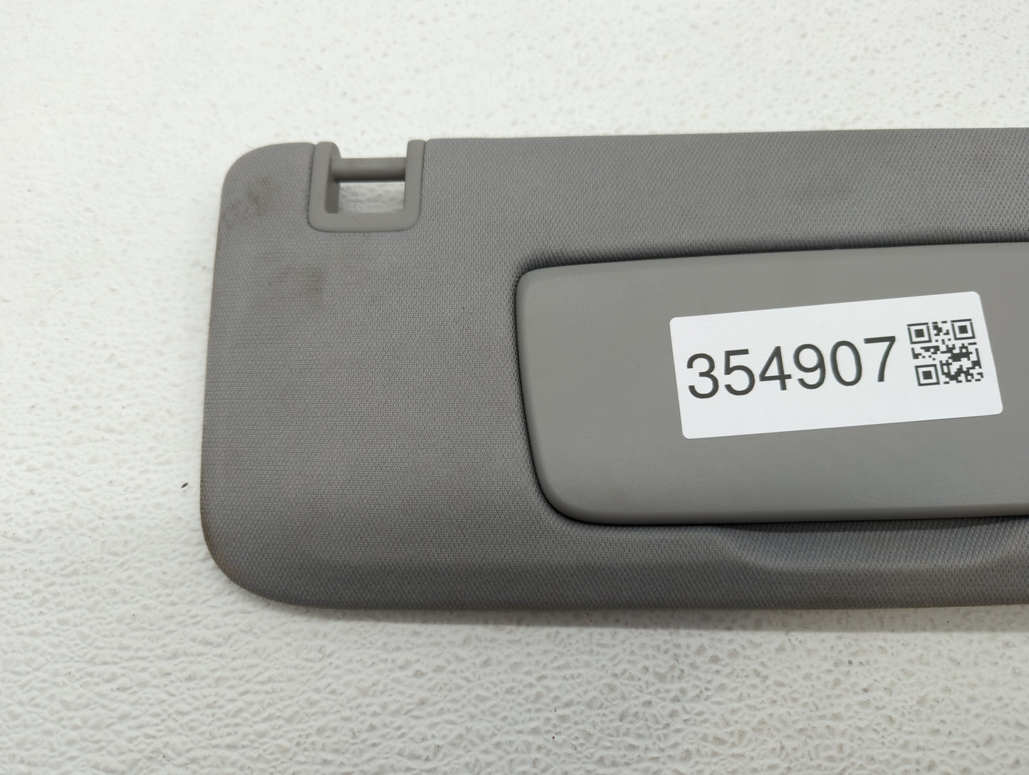 2018-2019 Chevrolet Equinox Sun Visor Shade Replacement Passenger Right Mirror Fits Fits 2018 2019 OEM Used Auto Parts - Oem