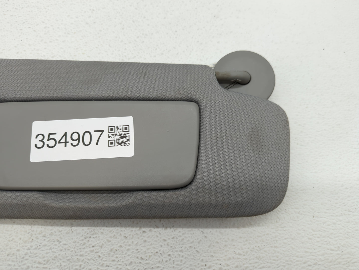 2018-2019 Chevrolet Equinox Sun Visor Shade Replacement Passenger Right Mirror Fits Fits 2018 2019 OEM Used Auto Parts - Oem