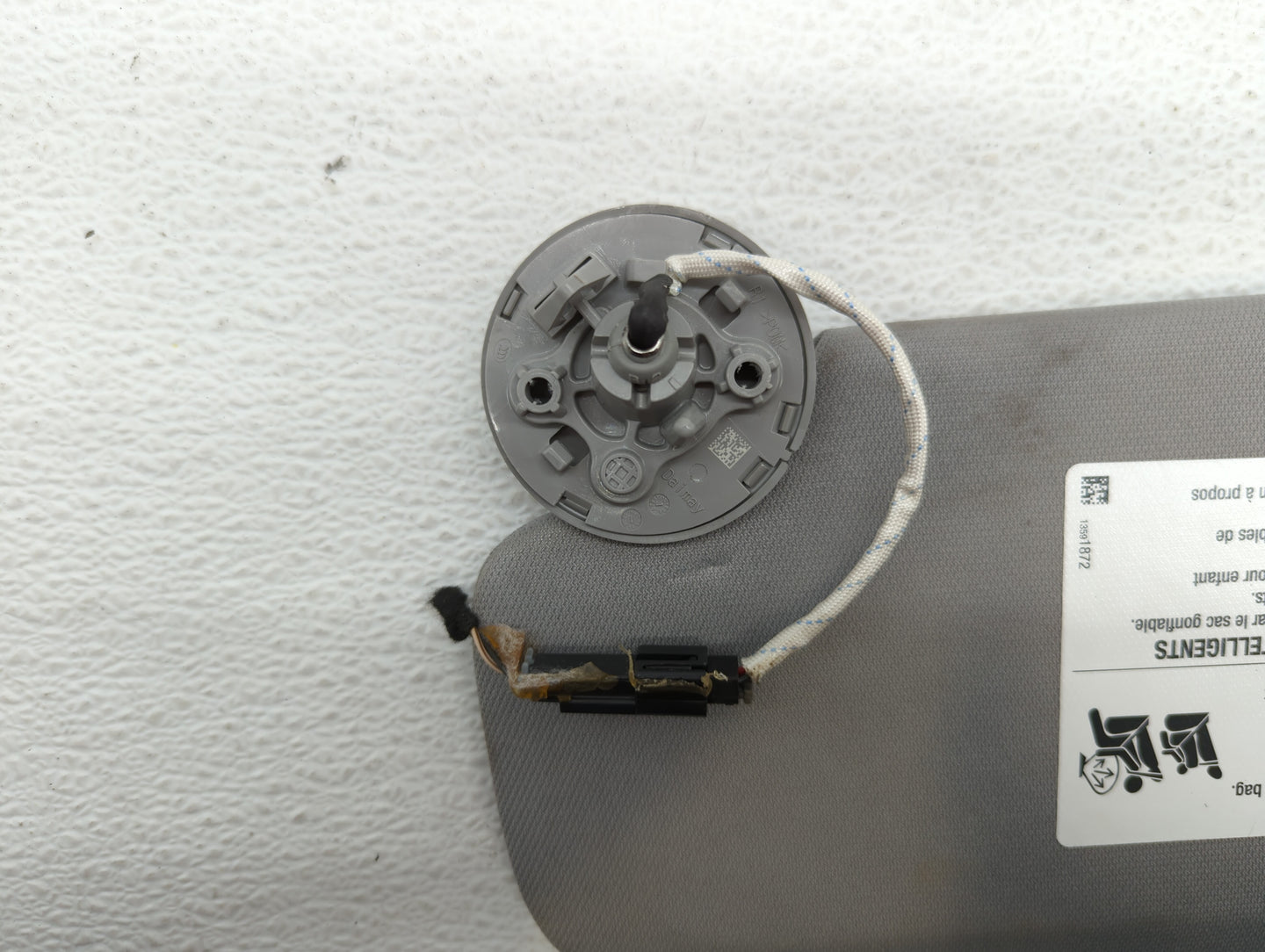 2018-2019 Chevrolet Equinox Sun Visor Shade Replacement Passenger Right Mirror Fits Fits 2018 2019 OEM Used Auto Parts - Oem