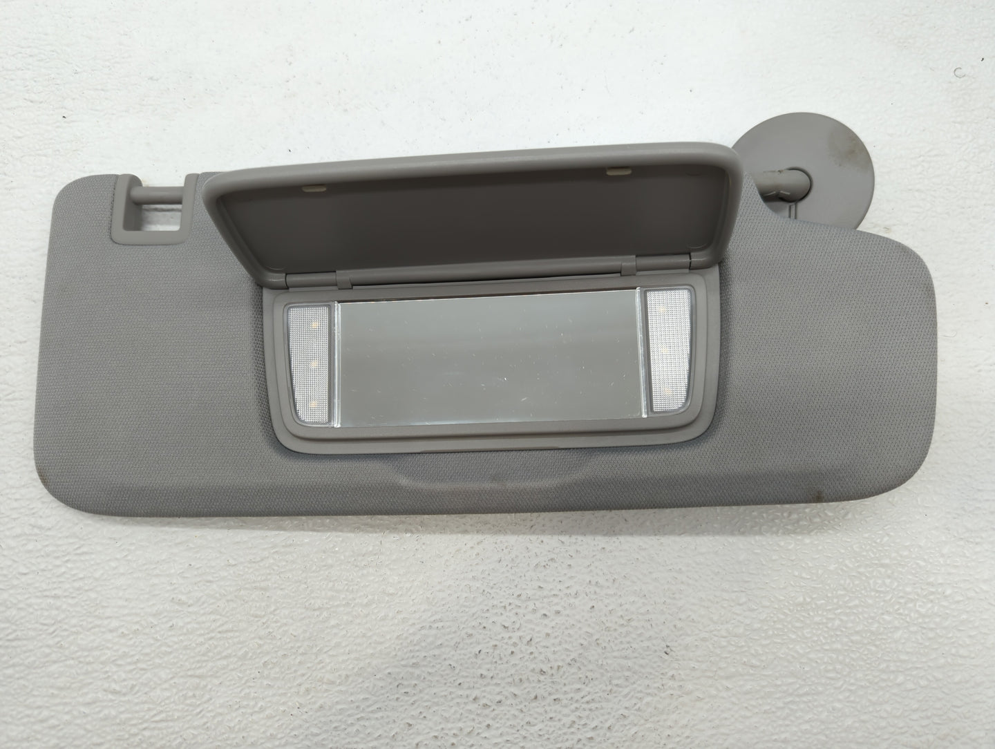 2018-2019 Chevrolet Equinox Sun Visor Shade Replacement Passenger Right Mirror Fits Fits 2018 2019 OEM Used Auto Parts - Oem