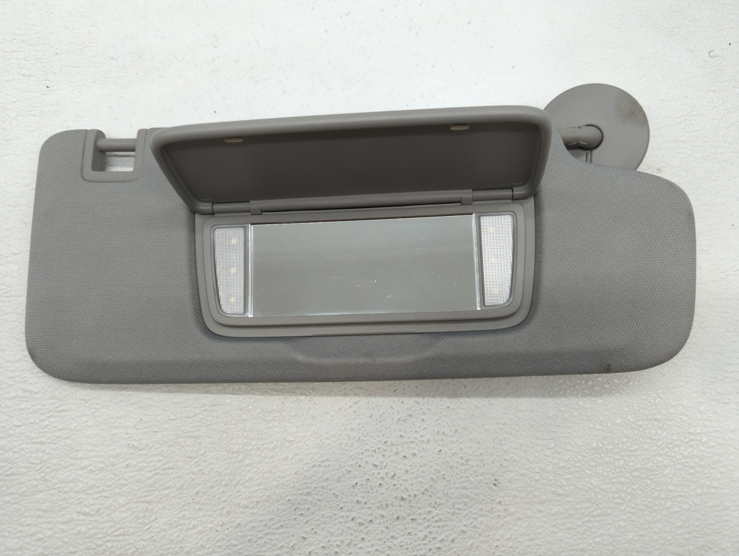 2018-2019 Chevrolet Equinox Sun Visor Shade Replacement Passenger Right Mirror Fits Fits 2018 2019 OEM Used Auto Parts - Oem