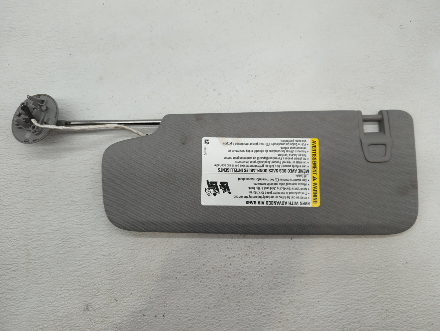 2018-2019 Chevrolet Equinox Sun Visor Shade Replacement Passenger Right Mirror Fits Fits 2018 2019 OEM Used Auto Parts - Oem