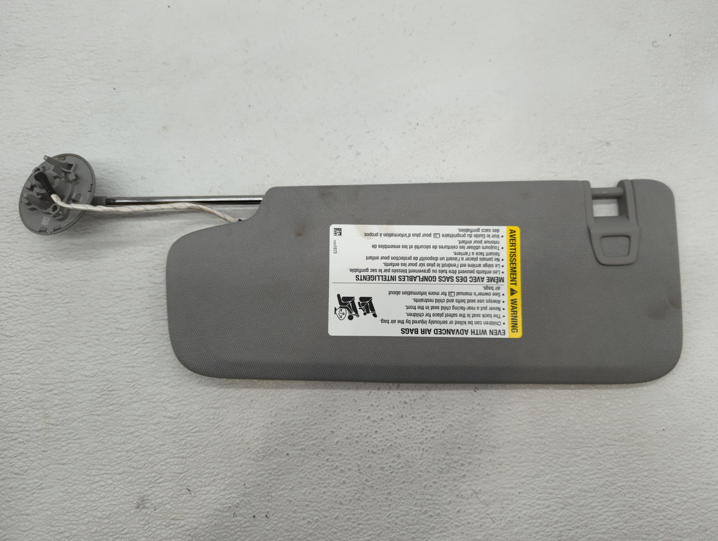 2018-2019 Chevrolet Equinox Sun Visor Shade Replacement Passenger Right Mirror Fits Fits 2018 2019 OEM Used Auto Parts - Oem