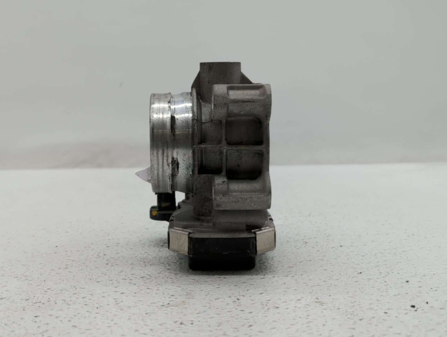 2018-2019 Chevrolet Equinox Throttle Body P/N:12671379AA Fits Fits 2016 2017 2018 2019 OEM Used Auto Parts - Oemusedautopart