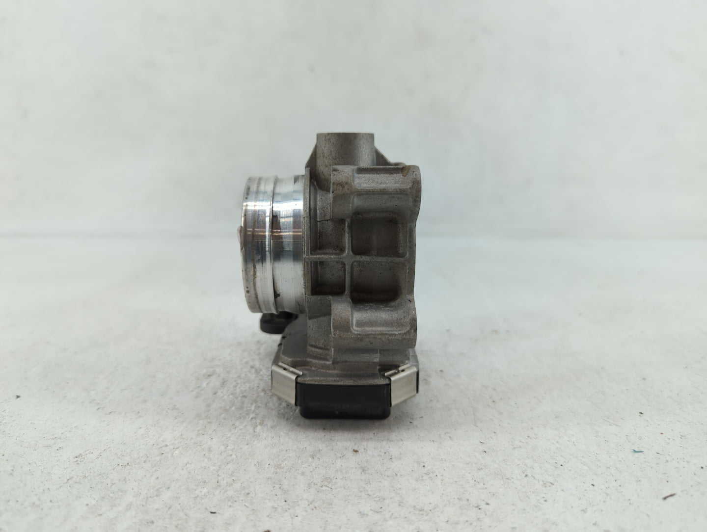 2018-2019 Chevrolet Equinox Throttle Body P/N:12671379AA Fits Fits 2016 2017 2018 2019 OEM Used Auto Parts - Oemusedautopart