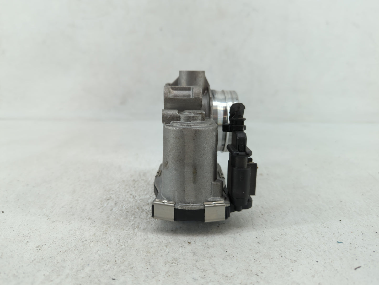 2018-2019 Chevrolet Equinox Throttle Body P/N:12671379AA Fits Fits 2016 2017 2018 2019 OEM Used Auto Parts - Oemusedautopart